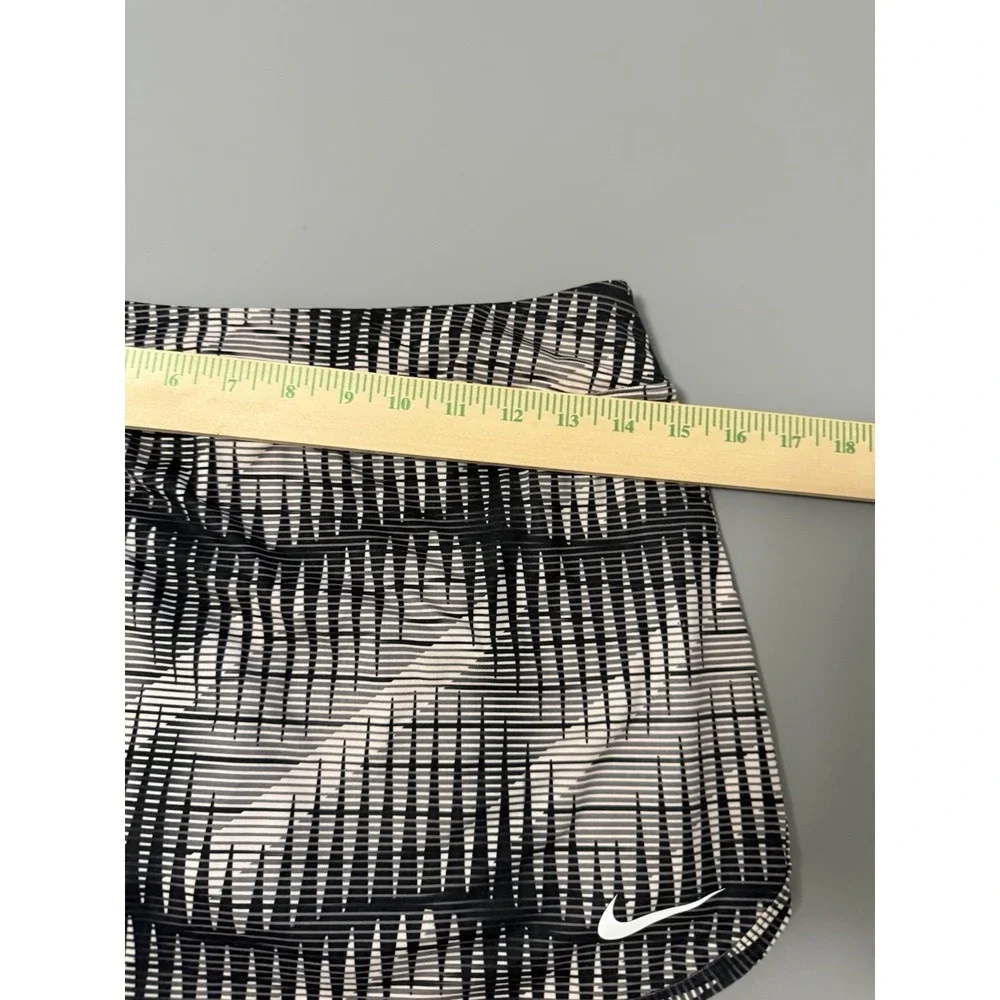 Nike Dri-FIT Tennis Skort Size Small. M11
